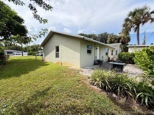 Building Photo - 8748 Sunset Dr