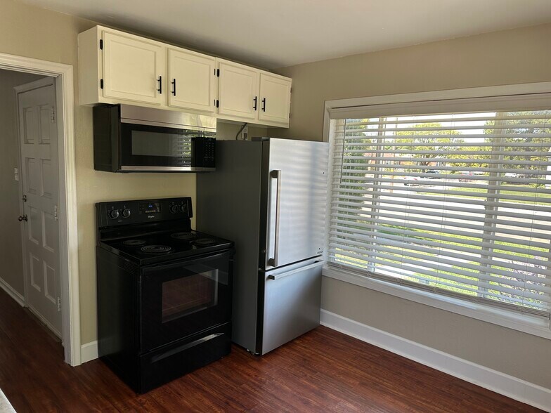 Building Photo - 1463 W Arapahoe Ave