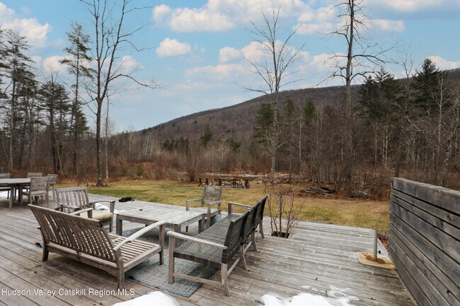 Building Photo - 683 Woodland Valley Rd