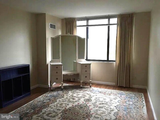 Building Photo - 5225 Pooks Hill Rd