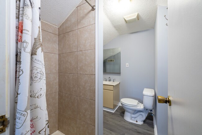 Building Photo - 1220 Manitau Ave