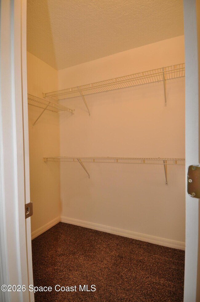 Building Photo - 1701 Sawgrass Dr SW