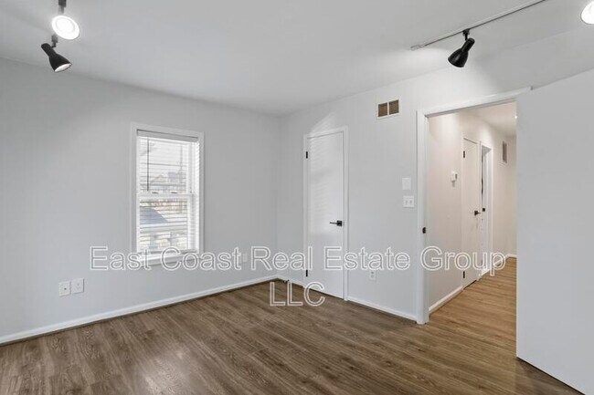 Building Photo - 131 Fairground Ave