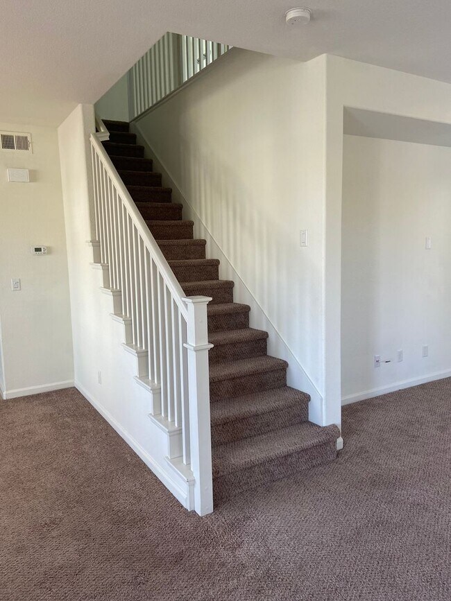 Building Photo - 4 Bedroom, 2.5 Bath - Located in Hideaway Treehouse Community