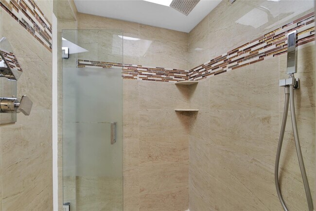 Building Photo - 250 E Royal Palm Rd