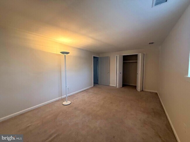 Building Photo - 1 Crotona Ct