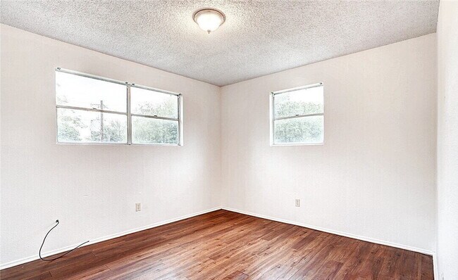 Building Photo - 728 Martindale Rd