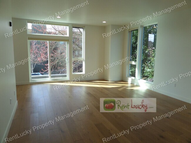 Building Photo - Spectacular VIEW 2 Bedroom+Den Townhome, Zoned For Residential & Commercial Use! Live and Work in...