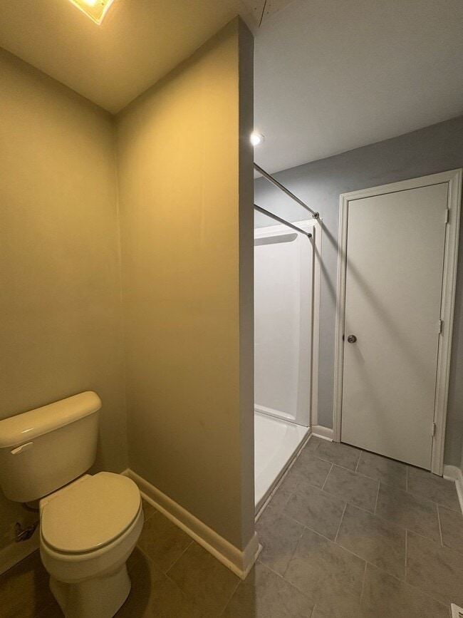 Building Photo - Charming 3 Bed, 2 Bath Tri-Level Home