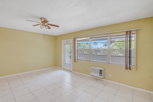 Building Photo - 177 Newport Dr
