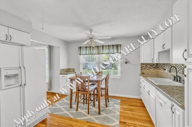 Building Photo - Beautiful 4 Bed 2 Bath Home in Olathe-Available in JULY!!