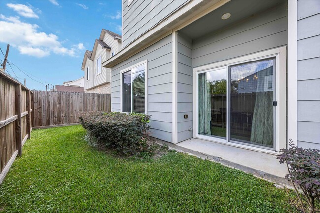 Building Photo - 1854 Dan St