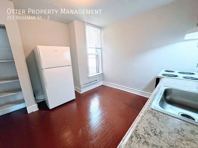 Building Photo - 253 Rosemar St