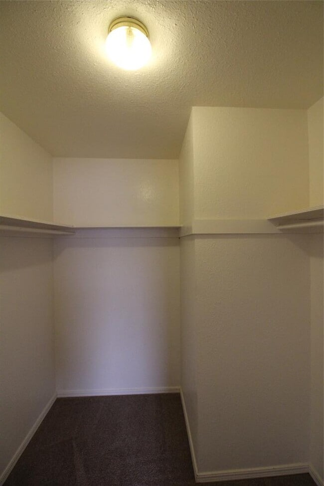 Building Photo - 2000 E Alameda St