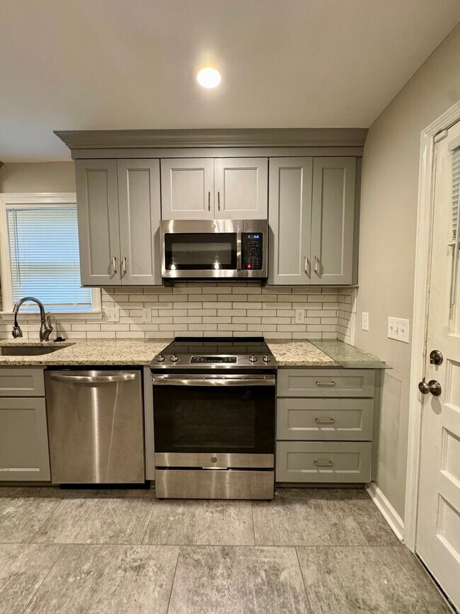 Building Photo - 2720 Hazel St