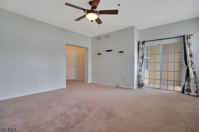 Building Photo - 13 Taft Ln