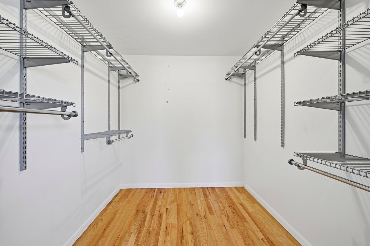 Building Photo - 5595 Birdview Heights