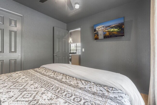 Building Photo - 34 Golfshores Dr