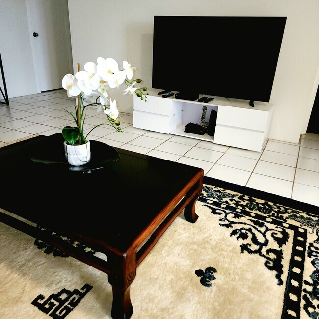 Living Room - 1314 Victoria St