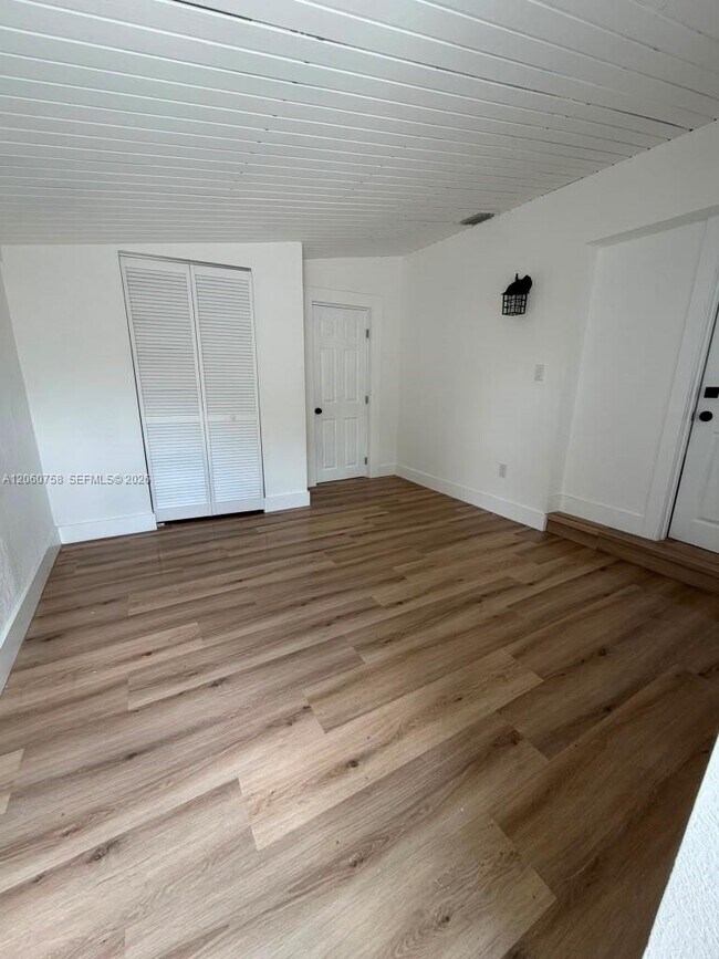 Building Photo - 5700 N Miami Ave