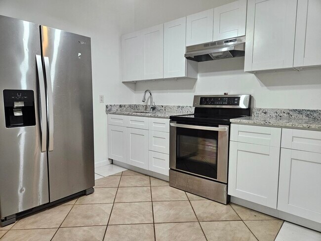 Building Photo - 5027 Creekmont Dr