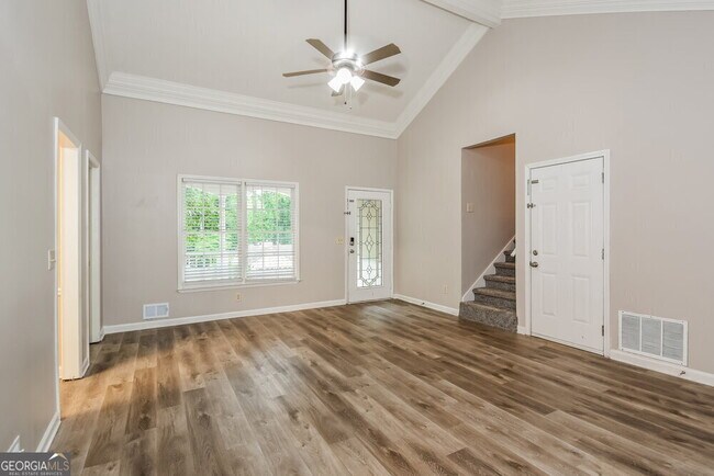 Building Photo - 1111 Realm Ln