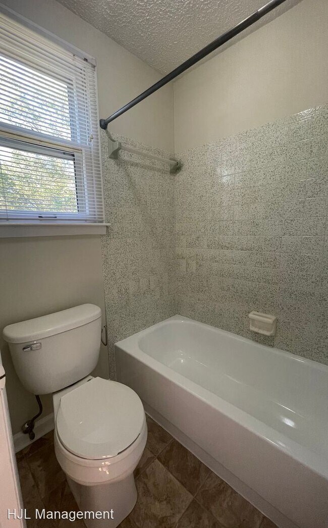 Building Photo - 3 br, 2 bath House - 106 Graeme Drive