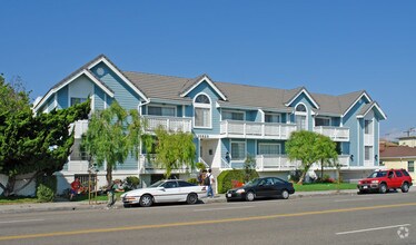 Building Photo - 10829 Palms Blvd