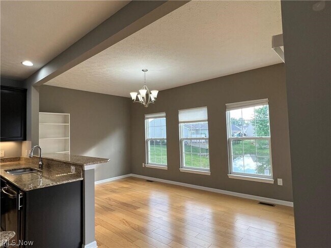 Building Photo - 10454 Dogwood Dr