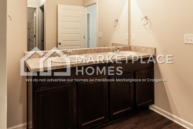 Building Photo - 3098 White Gate Lp