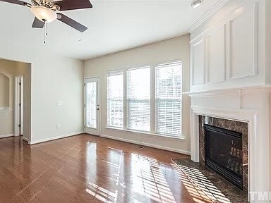 Large windows - 2636 Laurelcherry St