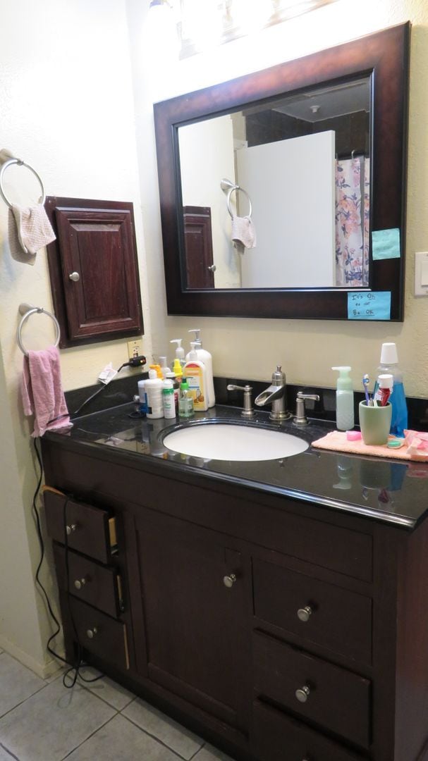 Building Photo - Beautiful 2 bed 1 bath condo 3 blocks from...
