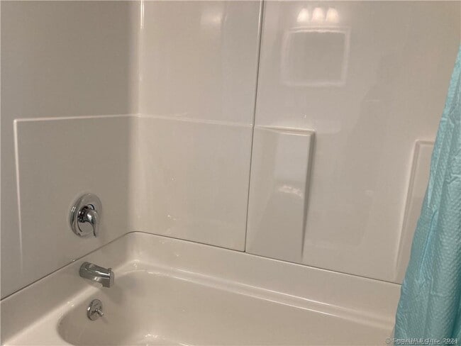 Building Photo - 31 Daggett St