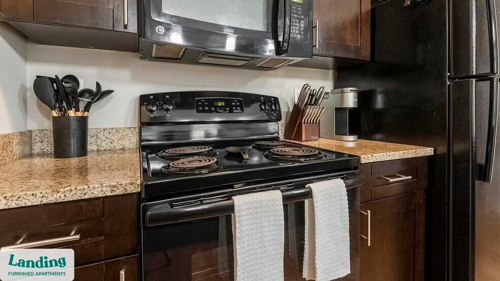 Building Photo - 4050 W Pine Blvd