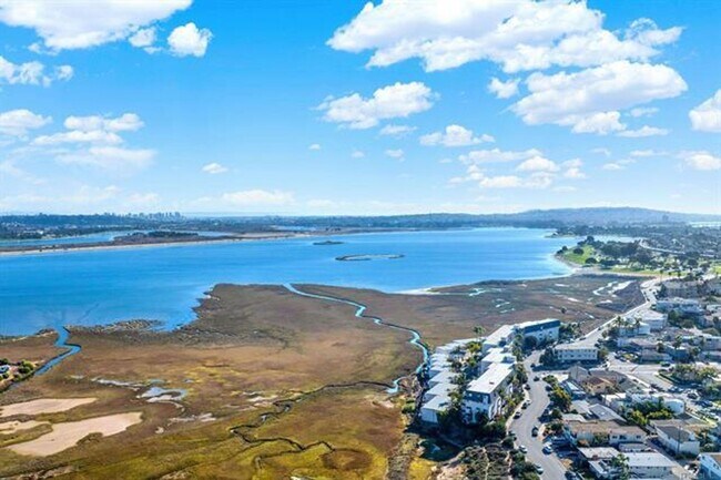 Building Photo - 1 Bed/1 Bath Crown Point Condo with Bay Views
