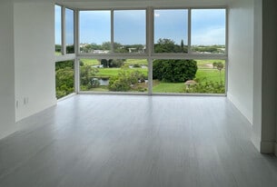 Building Photo - 2202 S Cypress Bend Dr