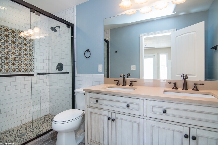 Building Photo - 7023 E 4th St