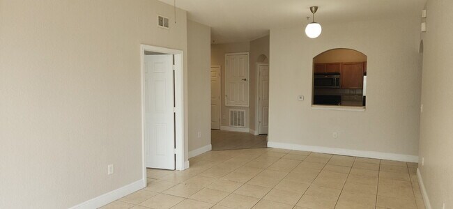 Building Photo - 3 bedroom condo in Horizons at Vista Lakes