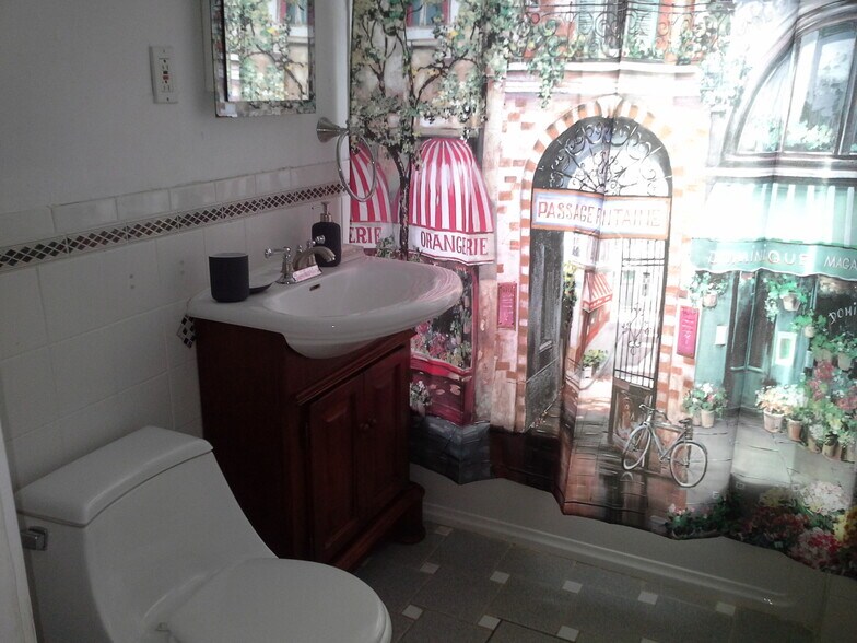 Bath - 33 Greycliff Rd