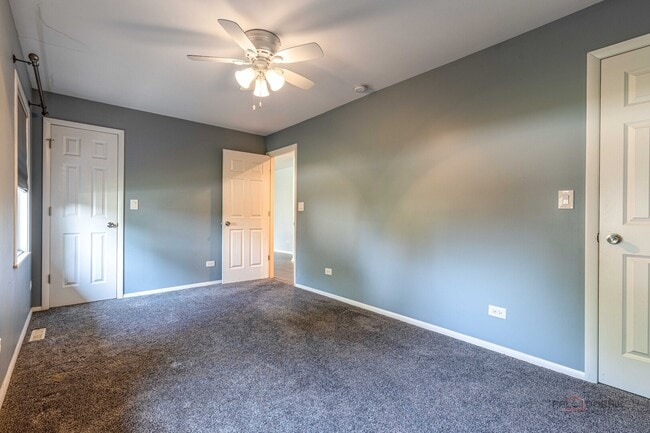 Building Photo - 697 Hickory Dr