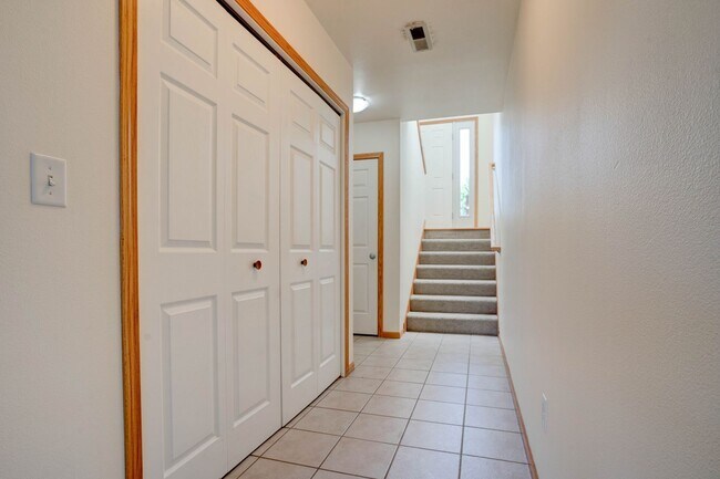Building Photo - Woodridge Estates Townhomes