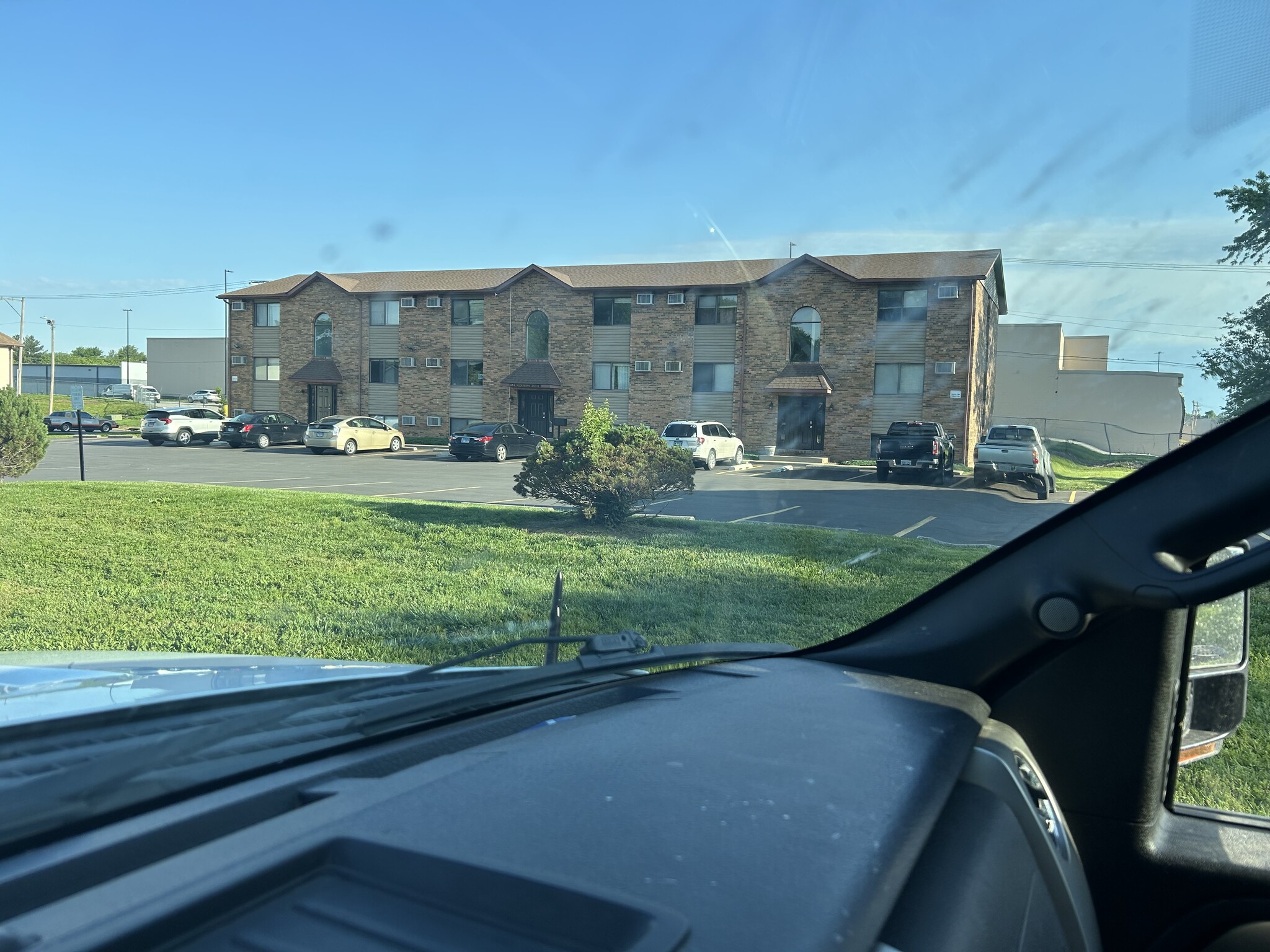 Building Photo - 631 Vicksburg Dr