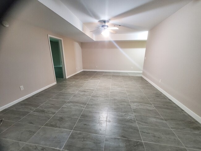 Building Photo - 455 Emerald Lake Dr