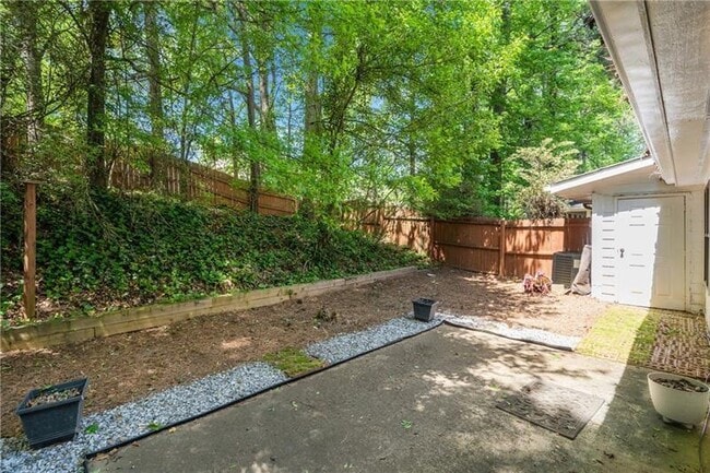 Building Photo - 5000 Village Green Way