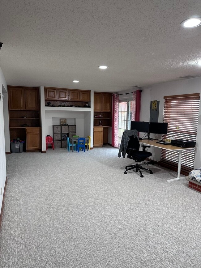 Building Photo - 2153 Seaver Ln