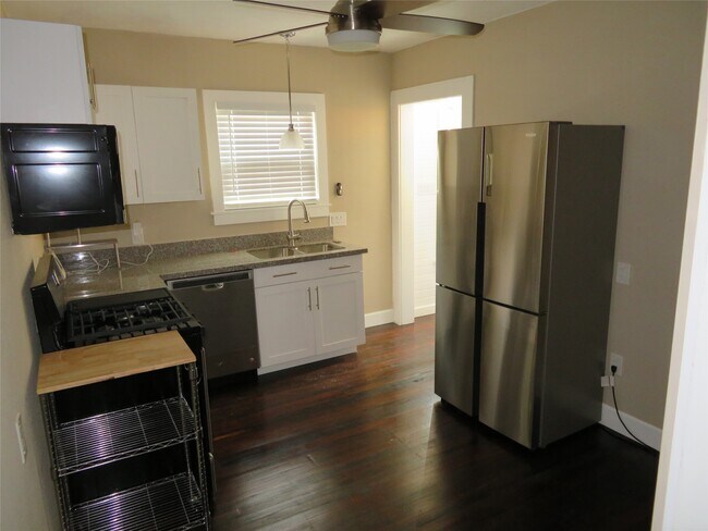 Building Photo - 12 Greenwood St