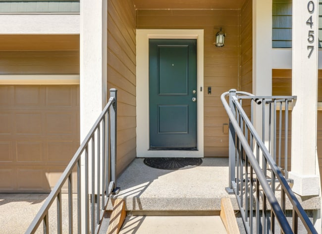 Building Photo - Immaculate 2-Bedroom Townhome in Tanasbourne with Smart Upgrades & High-End Finishes!