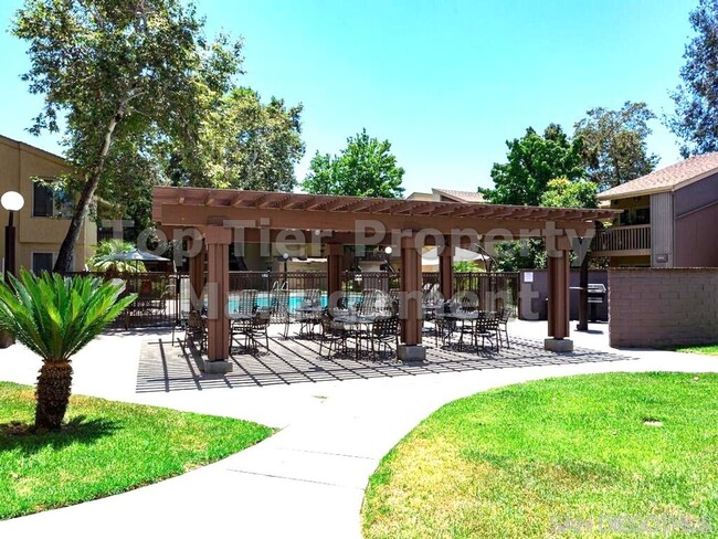 Building Photo - ***Light and Airy 1 Bed / 1 Bath Condo in ...