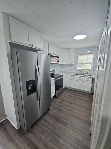 Building Photo - 104 Greenlawn Dr
