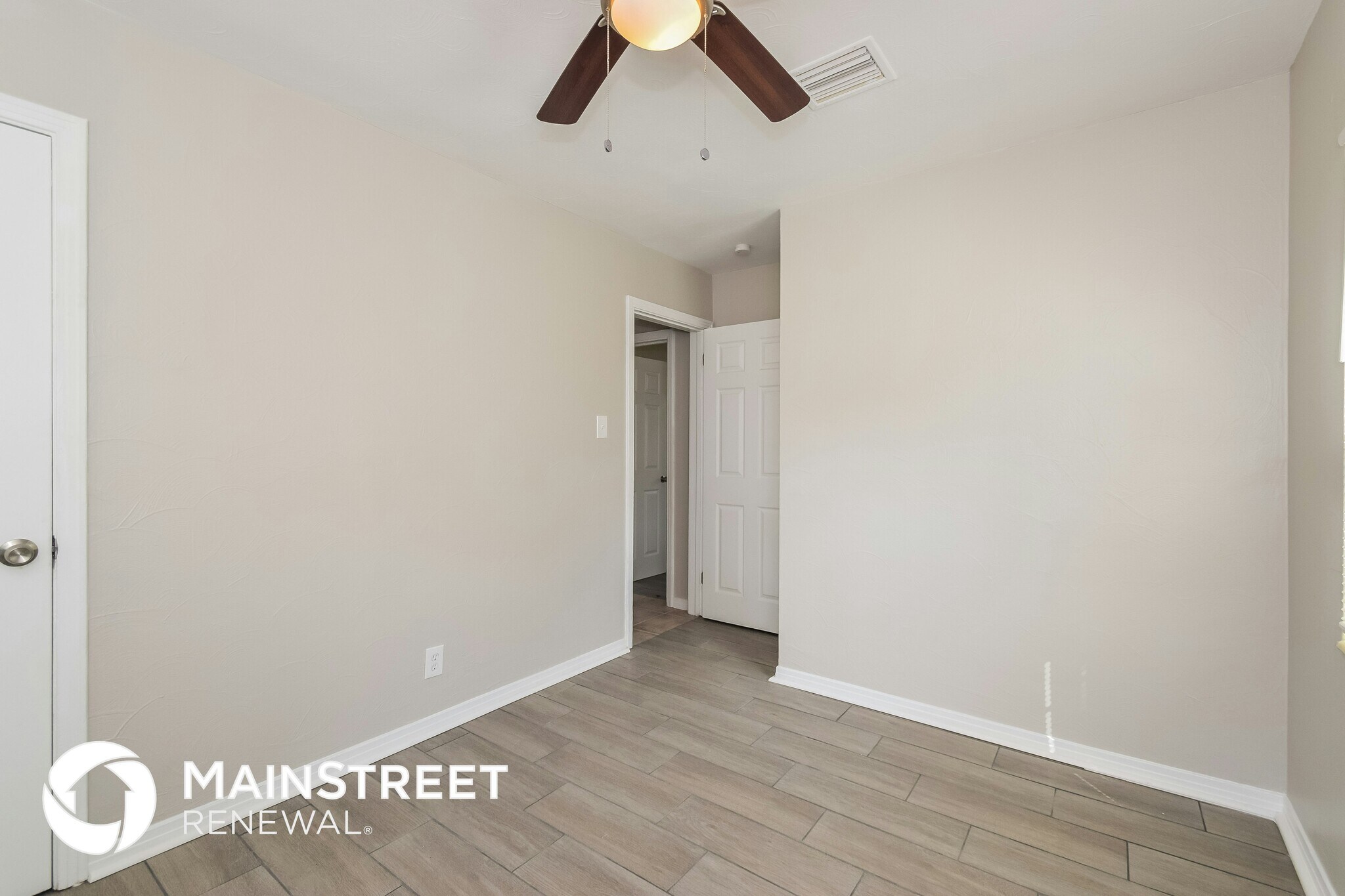 Building Photo - 4542 Tarpon Dr